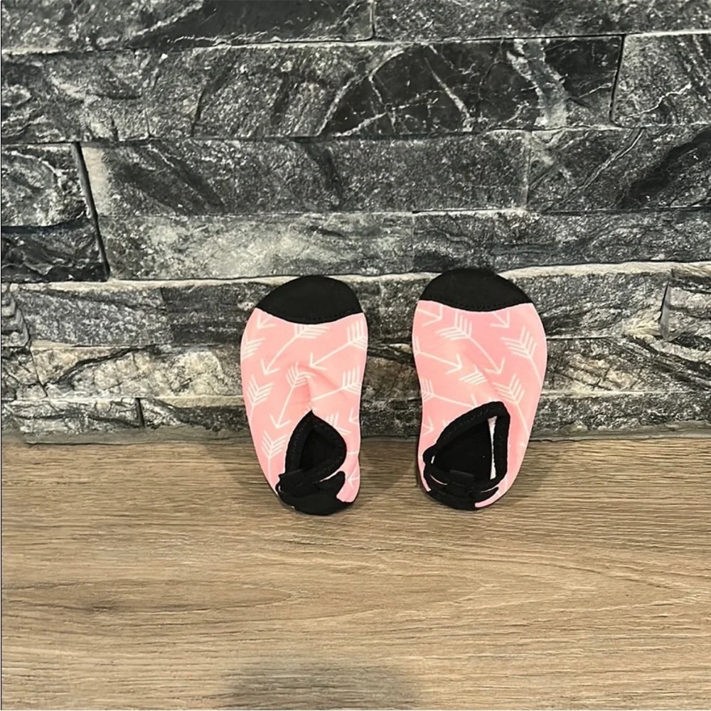 NWOT Pink Arrow‎ Toddler Girls Water Shoes Slip-on
